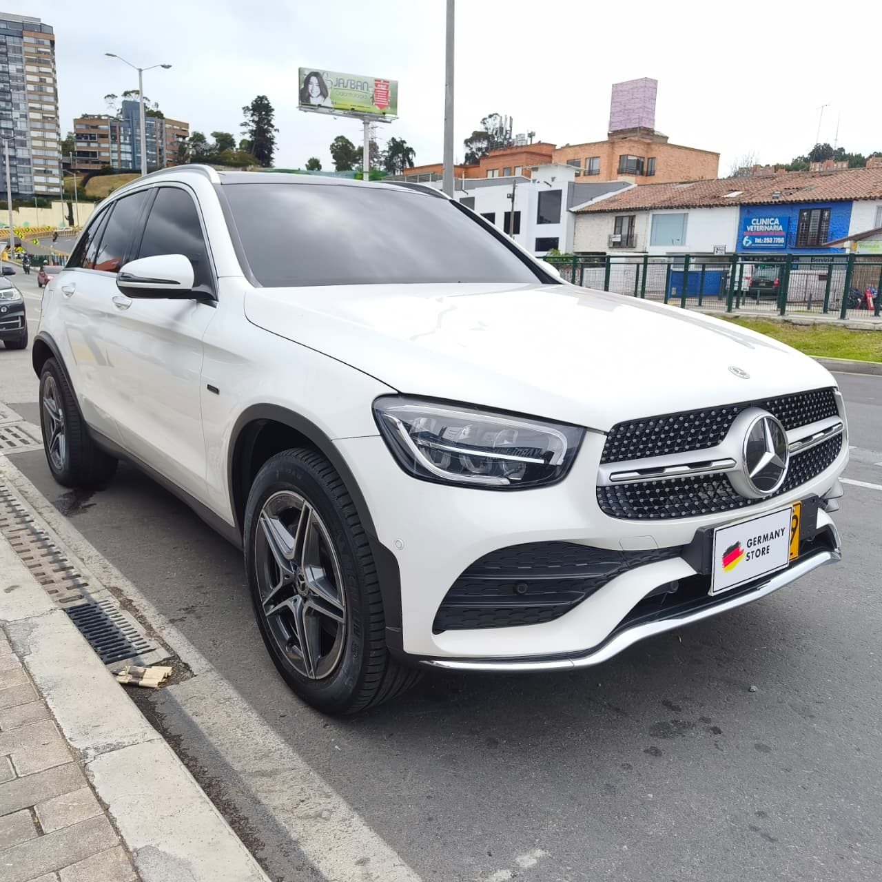 MERCEDES-BENZ GLC 300 HIBRIDA AMG 2022