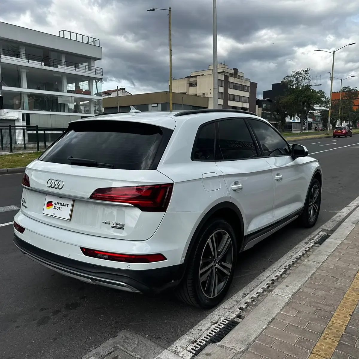 AUDI Q5 2.0 TFSI AMBITION 2022